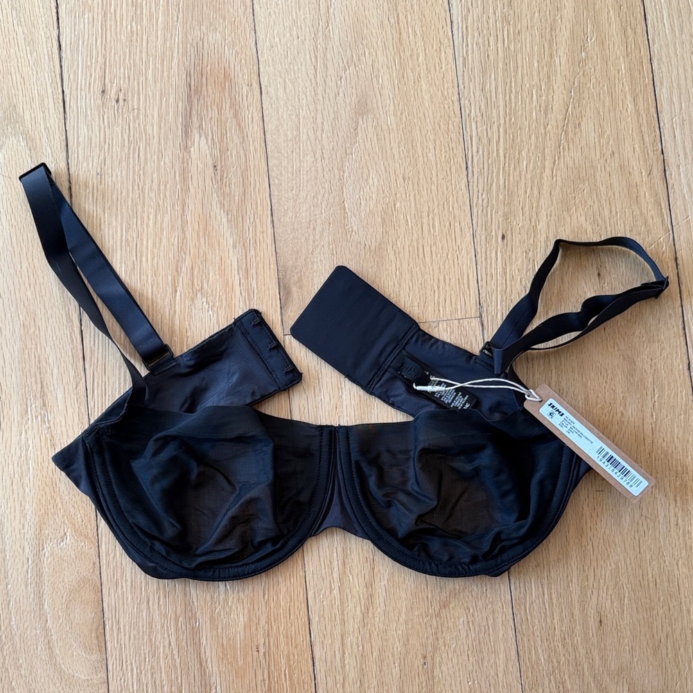 SKIMS Onyx No Show Unlined Balconette Bra
